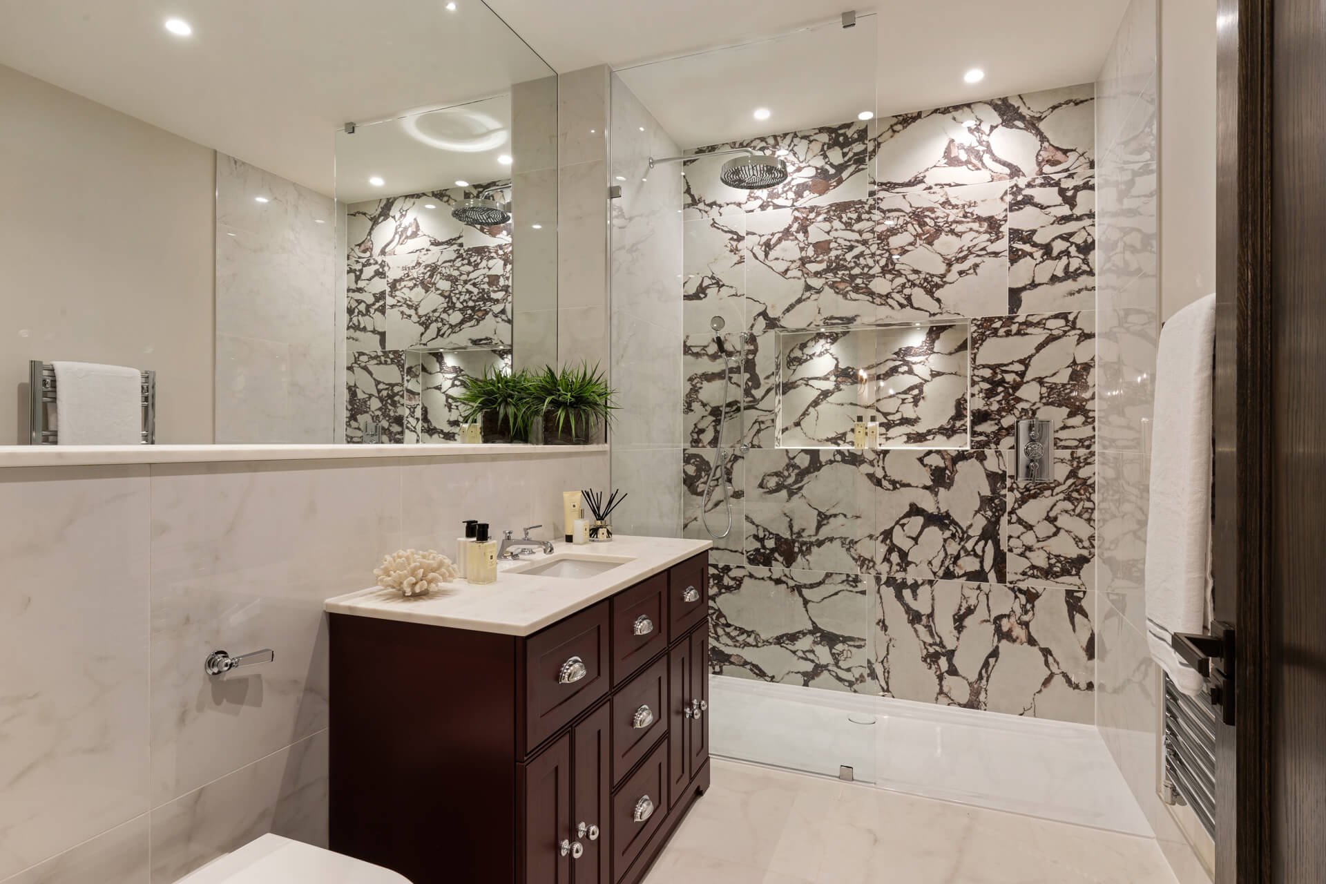 An exquisite new home in Esher (15)