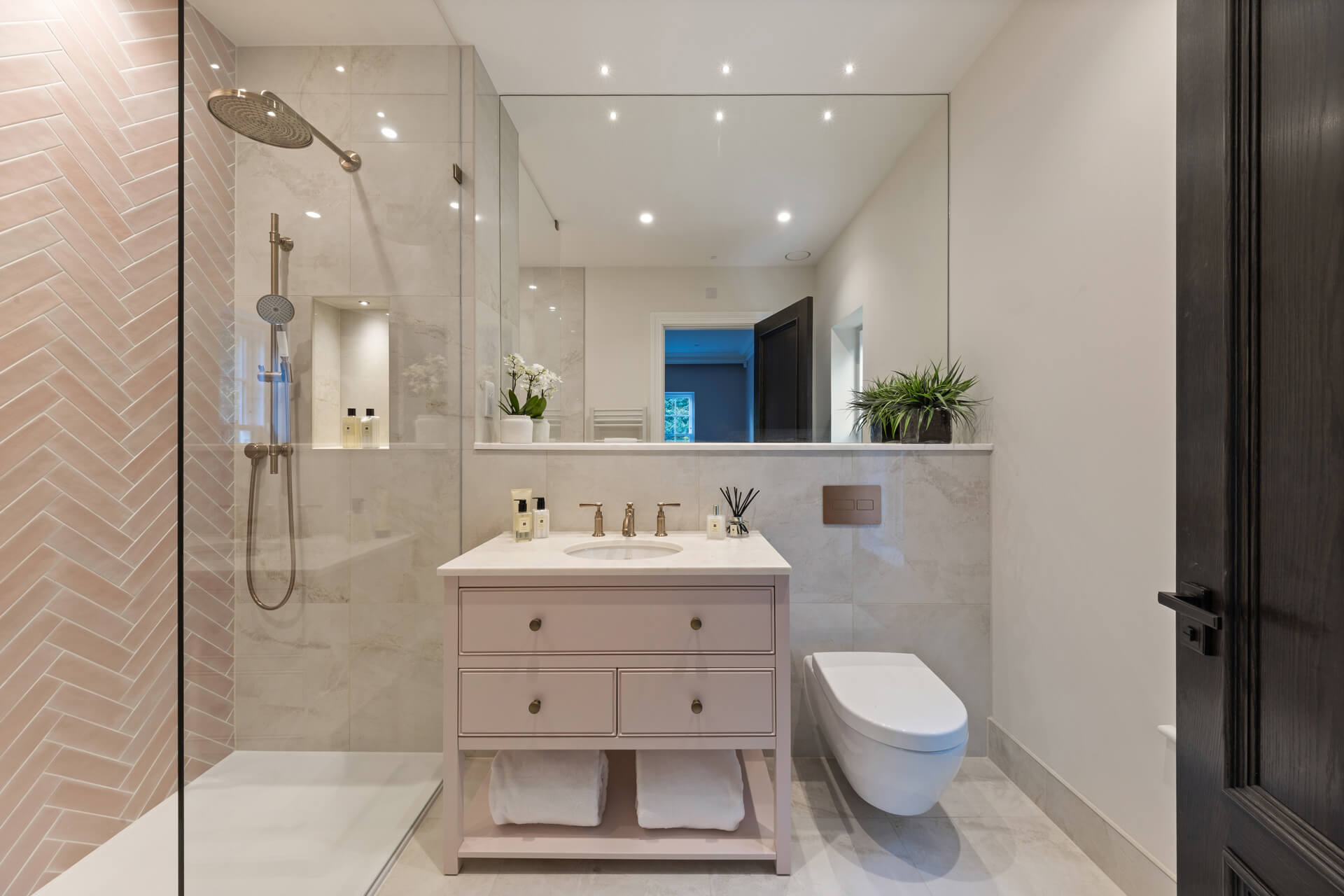 An exquisite new home in Esher (19)