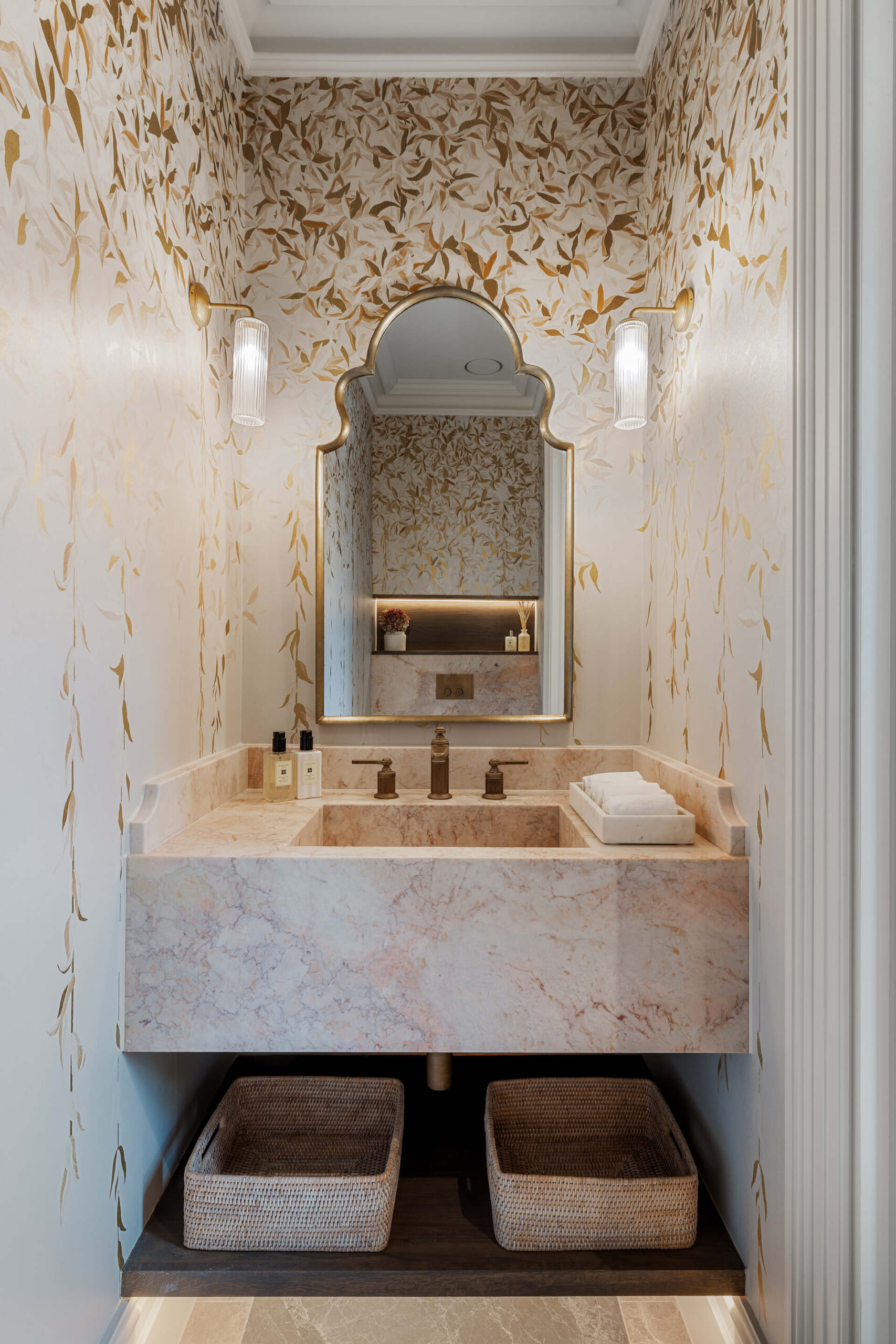 An exquisite new home in Esher (5)