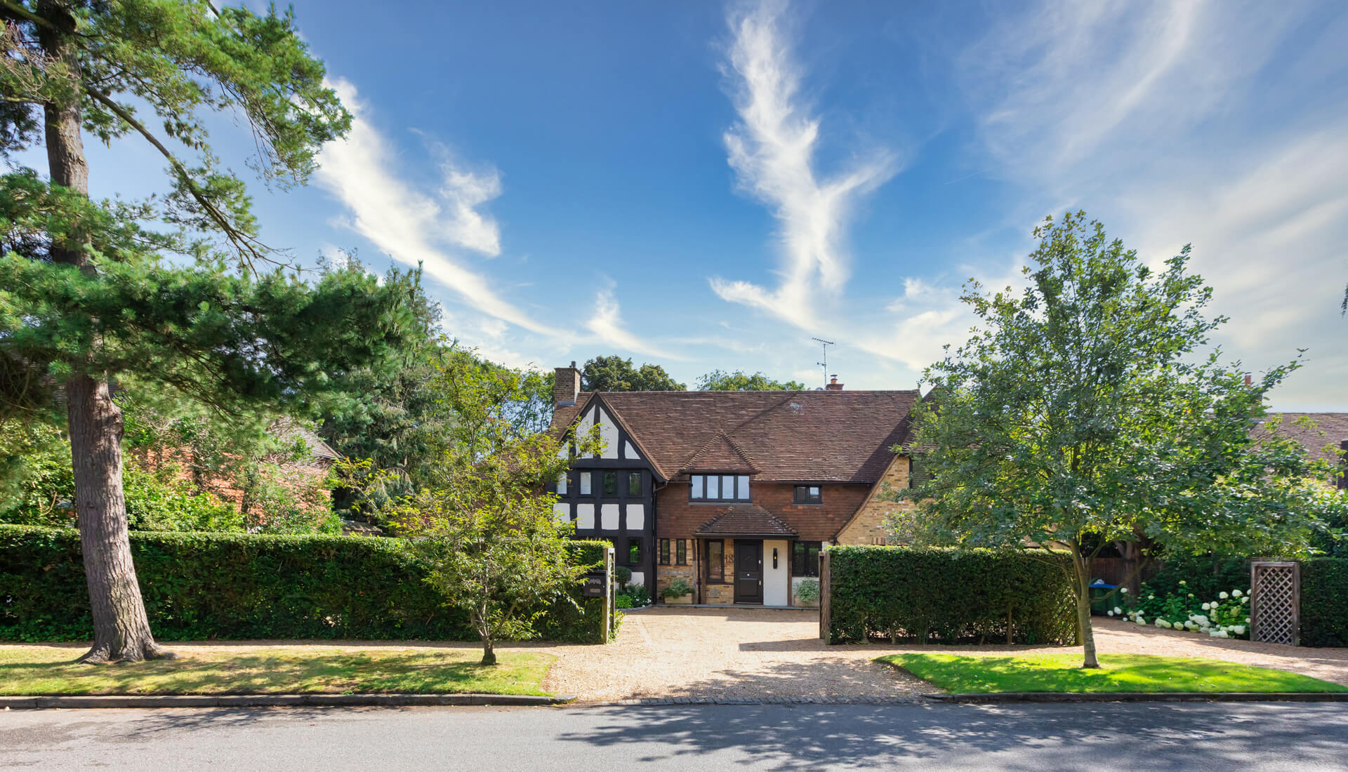 Cobham Private Estate Home (13)